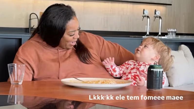 Virginia mostra mãe de Vini Jr. se divertindo ao dar comida para José Leonardo — Foto: Reprodução/ Instagram