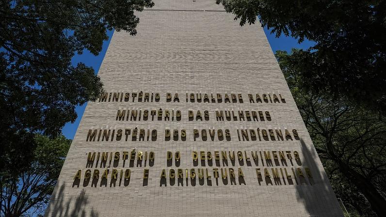Prédio atingido por incêndio abriga quatro pastas do governo Lula. (Foto: Rafa Neddermeyer/Agência Brasil)