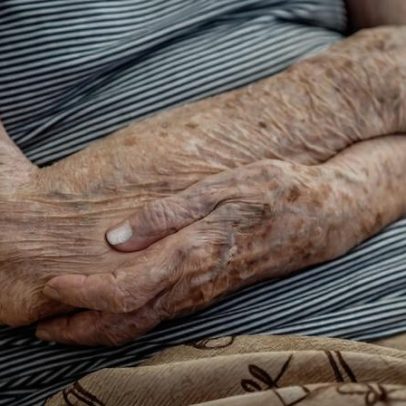Vigilância sanitária encerra abrigo de idosos com condições precárias