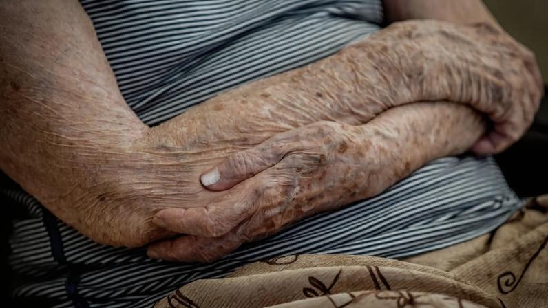 Vigilância sanitária encerra abrigo de idosos com condições precárias