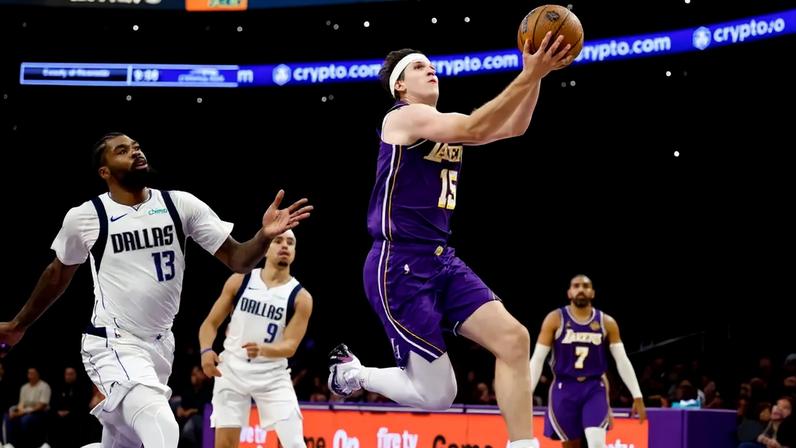 Austin Reaves foi o cestinha contra o Mavericks (Photo by RONALD MARTINEZ / GETTY IMAGES NORTH AMERICA / Getty Images via AFP)
