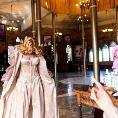 Joelma revela look ao abrir álbum de casamento da filha