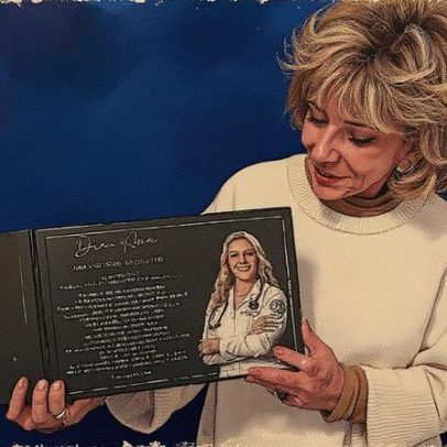 Silvia Poppovic celebra convite de formatura da filha em medicina com orgulho