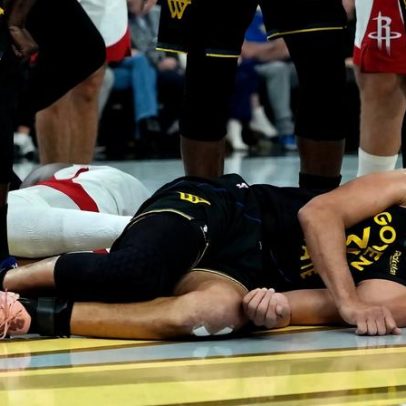 Stephen Curry se lesiona contra Rockets e vira dúvida na NBA