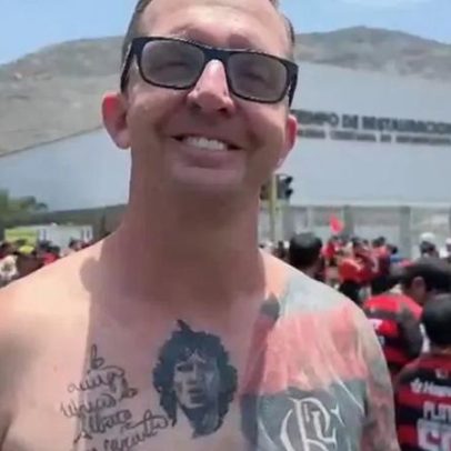 Flamenguista guarda espaço para tatuagem do próximo ídolo após Zico e Gabigol
