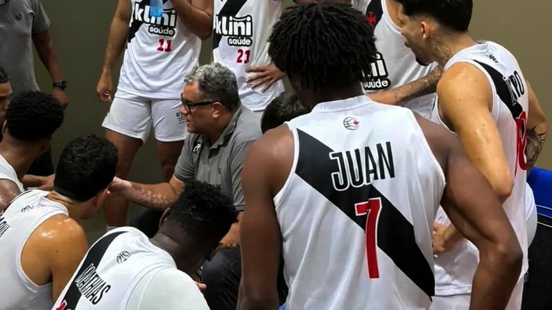 Técnico do Vasco critica decisão do Corinthians como precipitada