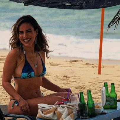 Wanessa Camargo é clicada sorridente em praia da Barra da Tijuca
