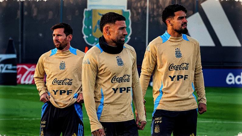 1 de 1 Messi e Flaco López em treino da seleção argentina — Foto: AFA / Divulgação