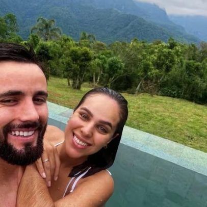 Matteus Amaral curte viagem romântica com a namorada