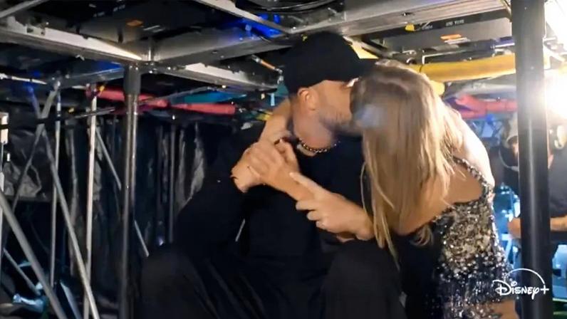 Taylor Swift made a rare comment about fiancé, Travis Kelce, in a new “End of an Era” docuseries clip. Disney
