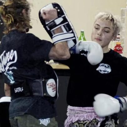 Caçula de Jolie e Pitt em aula de luta: socos e chutes