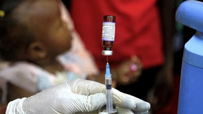 Prevenção no sarampo é a vacinação infantil. Cobertura mundial está abaixo do esperado. Foto: AFP