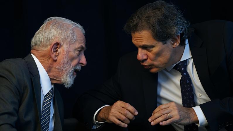 Aposta. Lula e Haddad tentam destravar o projeto, apoiado por 68% da população – Imagem: Evaristo Sá/AFP