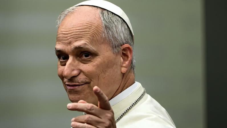 O papa Leão XIV disse estar comprometido com o fim dos conflitos globais e ofereceu mediação nas negociações de paz. Foto: Tiziana FABI / AFP