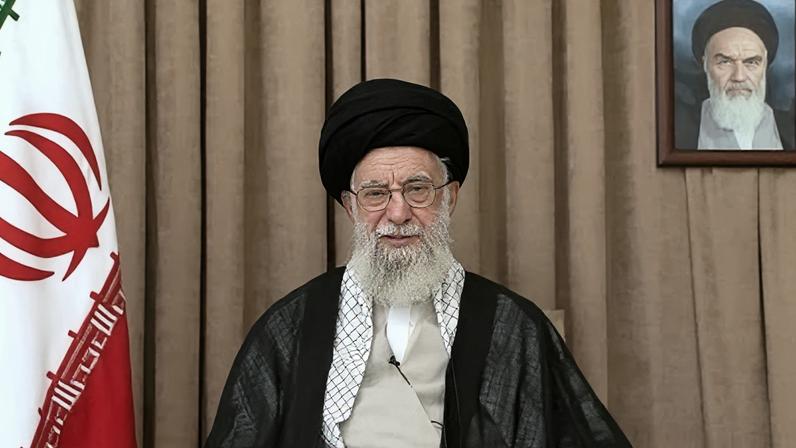 O aiatolá Ali Khamenei ameaçou retomar ataques contra bases dos EUA no Oriente Médio se o Irã voltar a ser atacado. Foto: KHAMENEI.IR / AFP