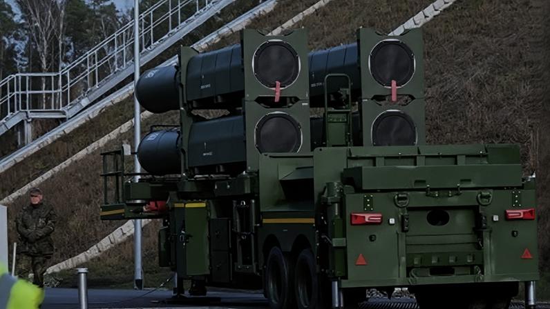 Soldado do exército da Alemanha (Photo by RALF HIRSCHBERGER / AFP)