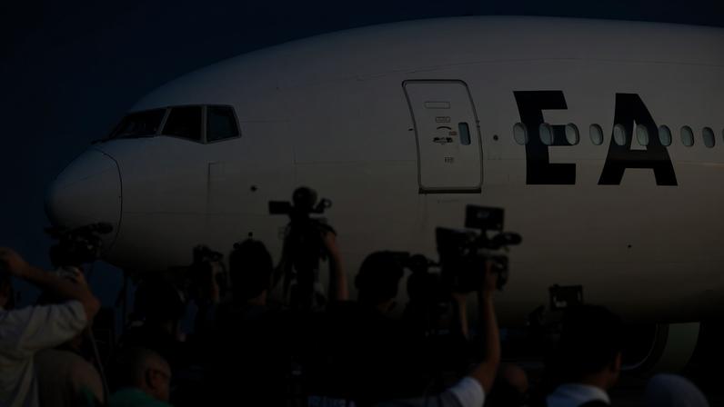 Avião da Eastern Airlines transportando migrantes venezuelanos repatriados dos EUA. Foto: Juan Barreto/AFP