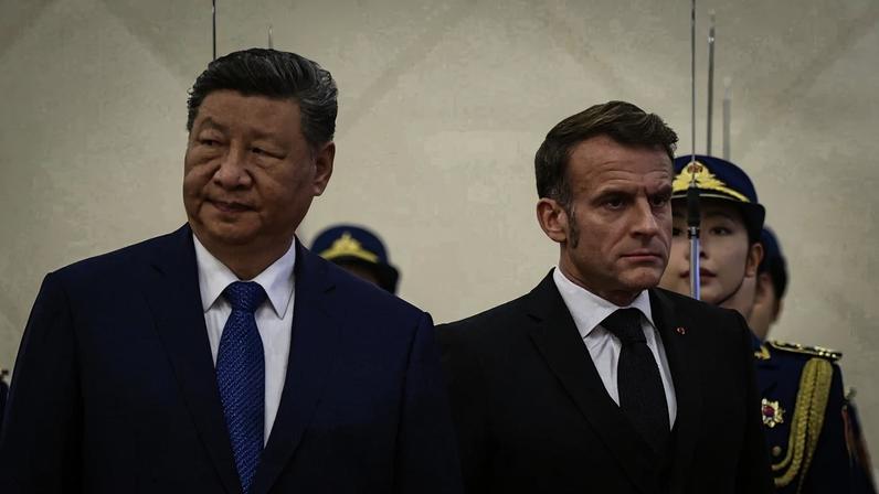 Na China, Macron também pediu que Xi Jinping se envolva na busca pela paz na Ucrânia. Foto: Sarah Meyssonnier / POOL / AFP