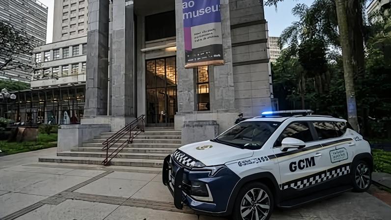 Segurança na Biblioteca Mário de Andrade foi reforçada após o roubo. Foto: Nelson ALMEIDA / AFP