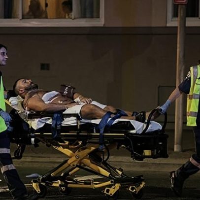 Tiroteio na praia mais popular da Austrália deixa 11 mortos