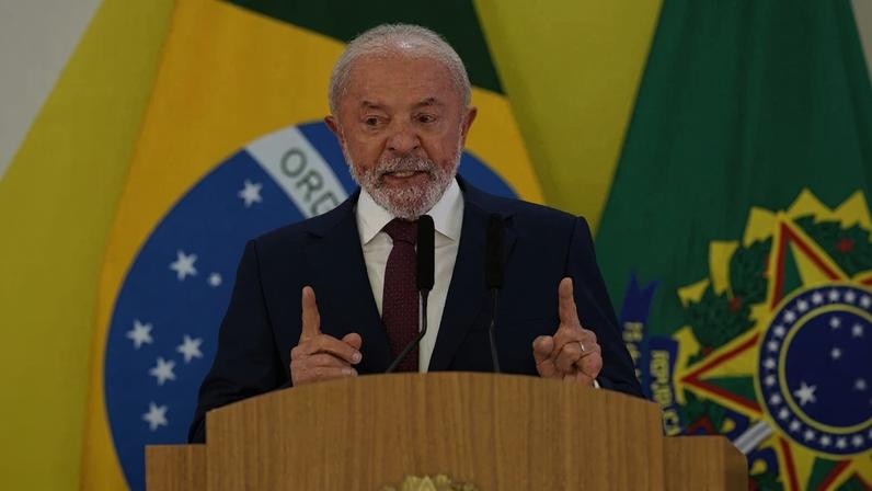 Lula em café com jornalistas em Brasília. Foto: Sergio Lima / AFP