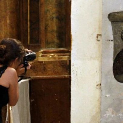 Idosa espanhola famosa por restauração inusitada de retrato de Cristo morre