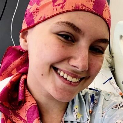 Isabel Veloso é extubada após 3 semanas na UTI; pai celebra melhora no Natal