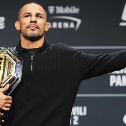 Pantoja promete a melhor versão na coletiva do UFC 323