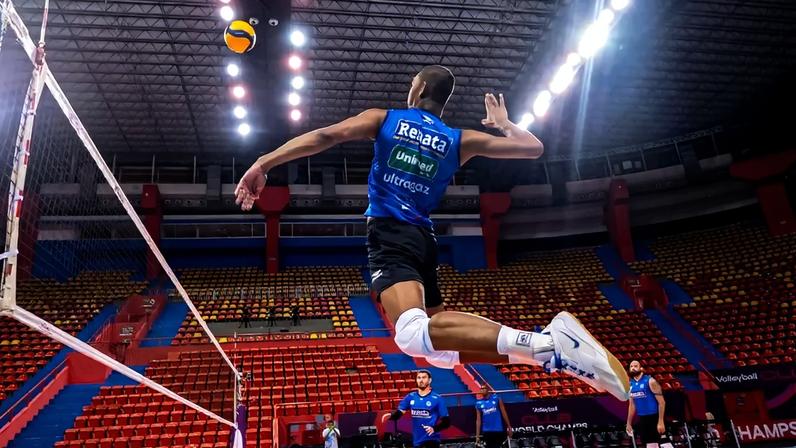 O ponteiro Adriano, do Campinas/Vôlei Renata, em treino no Mundial de Clubes Masculino (Foto: Pedro Teixeira/Vôlei Renata)