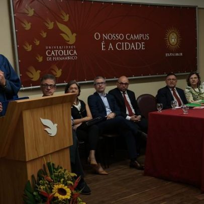 Ministro Camilo recebe título de Doutor Honoris Causa