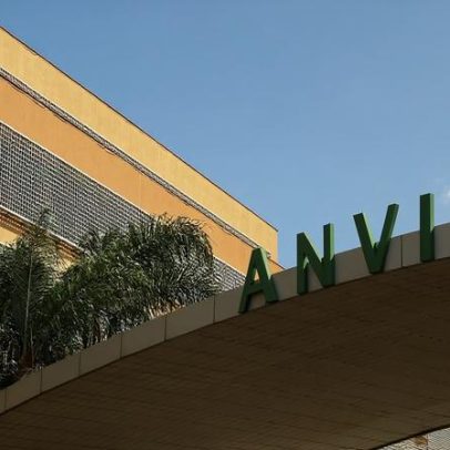 Anvisa proíbe comercialização de perfume e maquiagem capilar