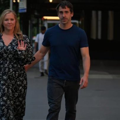 Amy Schumer e Chris Fischer separam após 7 anos de casamento