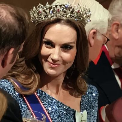 Kate Middleton brilha em banquete no Castelo de Windsor com maior tiara já usada