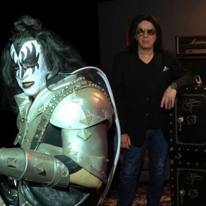 Gene Simmons atribui a morte de Ace Frehley a más decisões