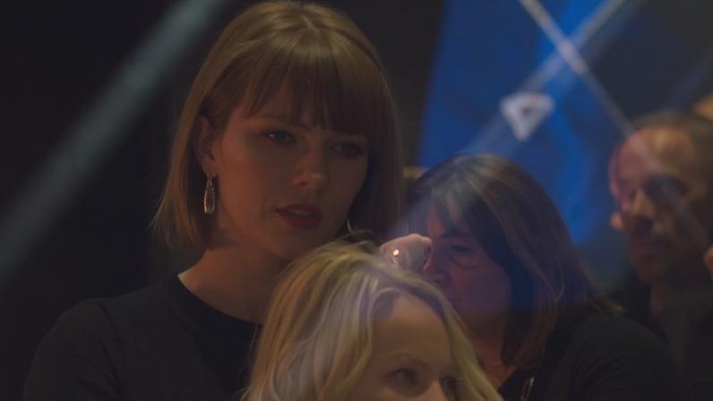 Taylor Swift morde as unhas nos minutos finais do jogo dos Chiefs com Kelce