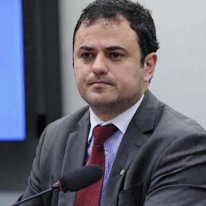 Artistas lançam vídeo em apoio a deputado do PSOL que ocupou mesa da Câmara