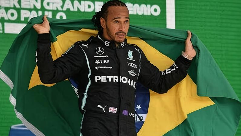 Hamilton encerra temporada de F1 sem pódio pela primeira vez na carreira