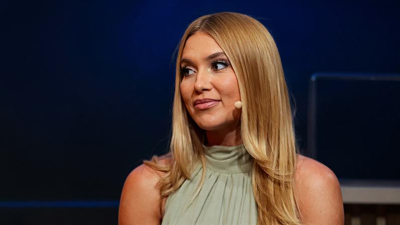 Essa festa virou um... caos! Virgínia faz confraternização do 'Sabadou' na base da permuta, não cumpre combinado e o pior acontece