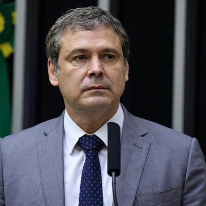 Líder do PT defende decisão de Gilmar Mendes ligada à obra do ministro