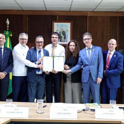 MEC assina contrato para gestão do hospital da Unirio