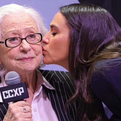 Fernanda Montenegro surpreende Bruna Marquezine na CCXP25 com emoção