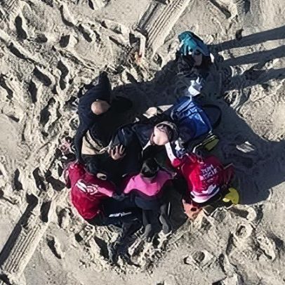 Carlos Burle sofre queda em onda gigante e é resgatado em Nazaré