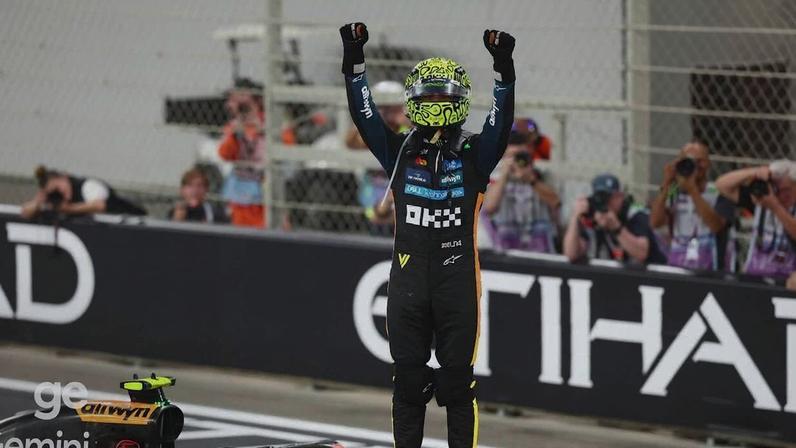 1 de 3 Max Verstappen celebra vitória no GP de Abu Dhabi da F1 2025, mas ficou com vice-campeonato mundial — Foto: Ranjith Kumar/NurPhoto via Getty Images