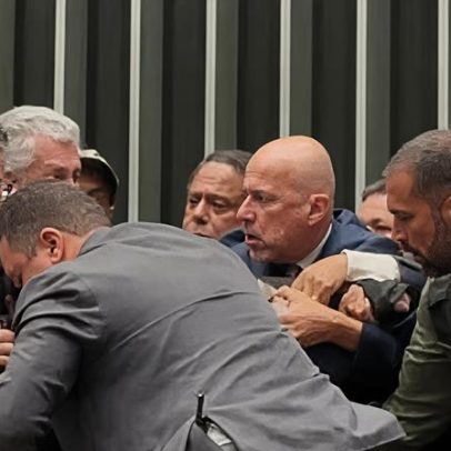 Glauber Braga, deputado do PSOL, ocupou cadeira da Câmara e foi removido