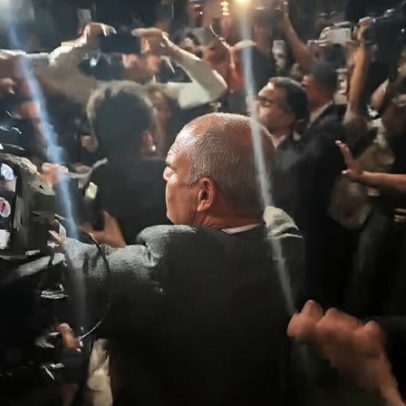Policiais legislativos empurram jornalistas ao tirar Glauber Braga do plenário