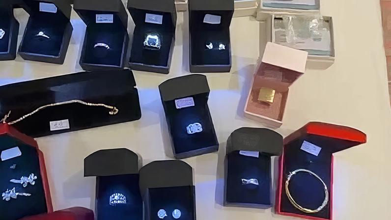 Joias são apreendidas em operação sobre emendas contra assessora da Câmara