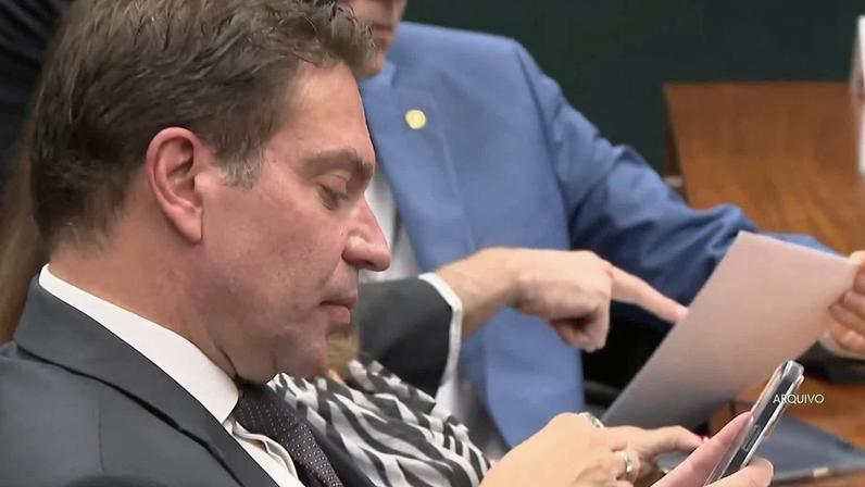 Moraes determina início do processo para extradição de Ramagem
