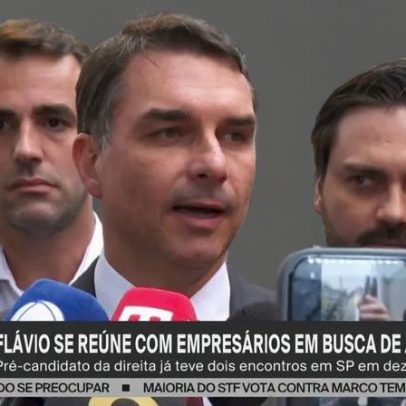 Flávio Bolsonaro diz ser versão moderada do pai após reunião com empresários
