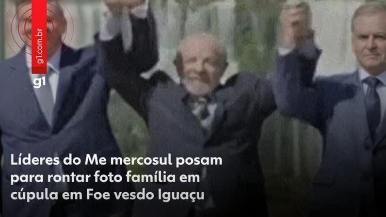 Líderes do Mercosul posam para foto de família na cúpula de Foz do Iguaçu