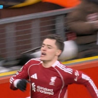 Filhos de Diogo Jota entram em campo pelo Liverpool em homenagem